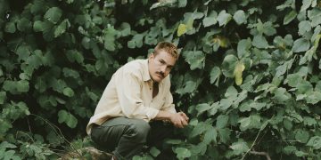Medium Build to Play Free, Acoustic Show at East Nashville’s Garage Sale Vintage Tonight, June 11